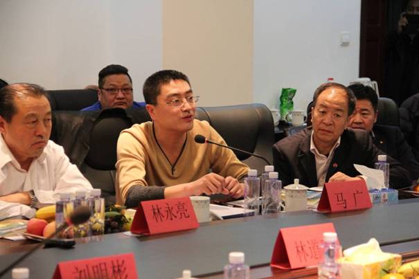 內蒙古新蒙商聯(lián)合會(huì )秘書(shū)長(cháng)馬廣做對接情況介紹.JPG