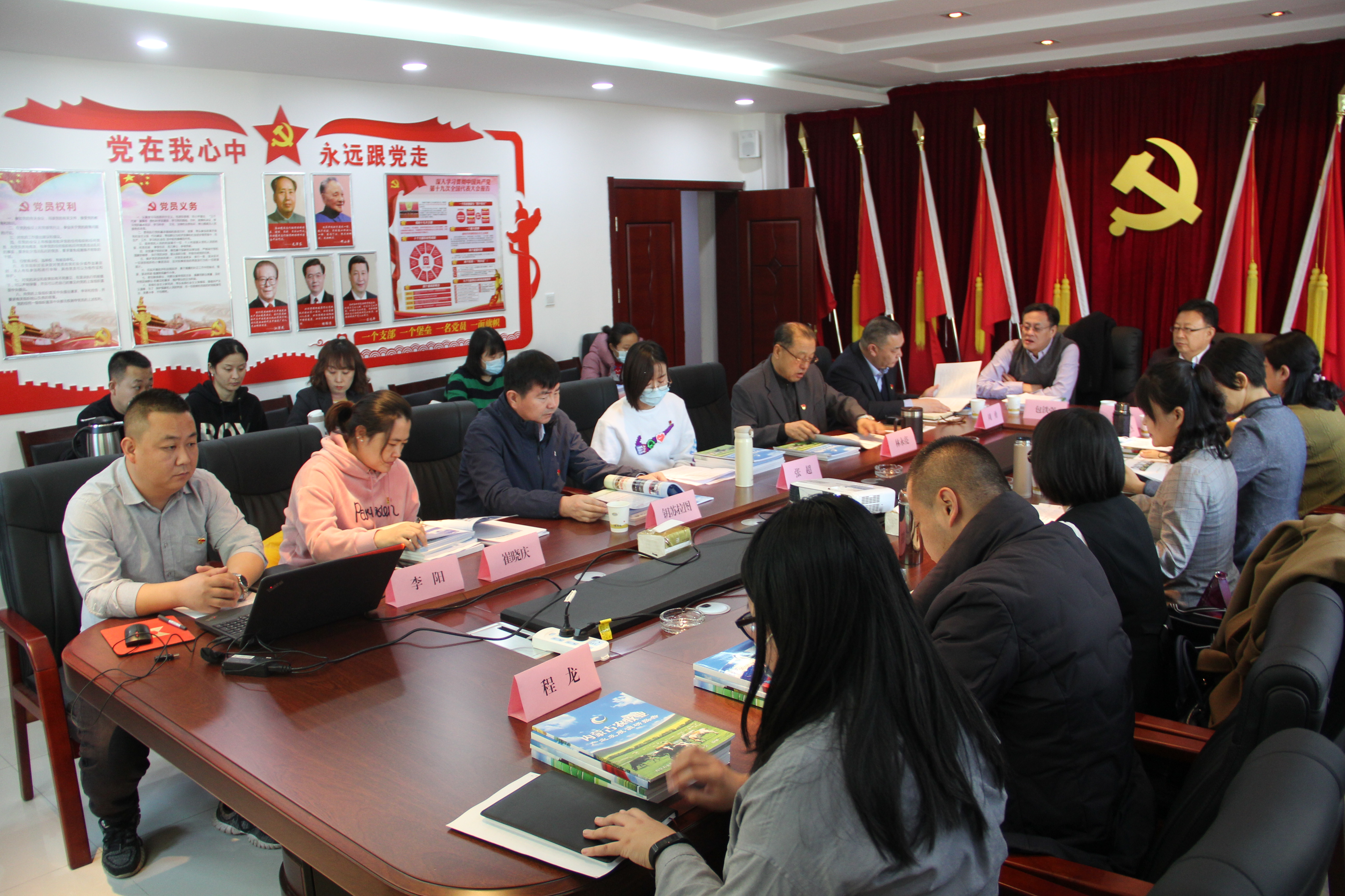 十家黨支部聯(lián)合召開(kāi)“鑄牢中華民族共同體意識 構建新發(fā)展格局 推動(dòng)民營(yíng)經(jīng)濟高質(zhì)量發(fā)展”主題黨日活動(dòng)