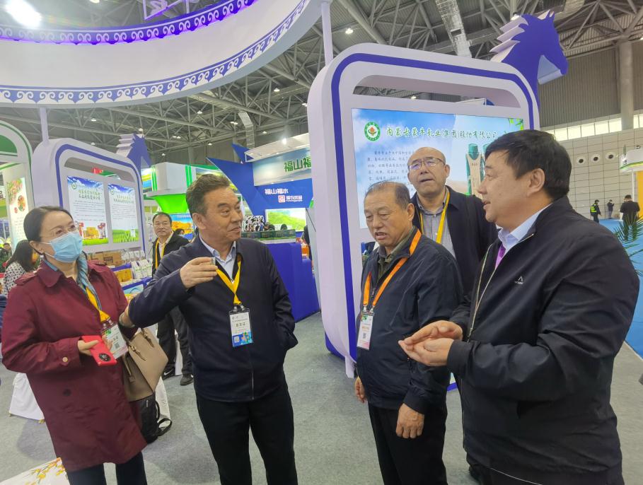 內蒙古1400多種有機、綠色農畜產(chǎn)品亮相中國綠色食品博覽會(huì )和中國國際有機食品博覽會(huì )